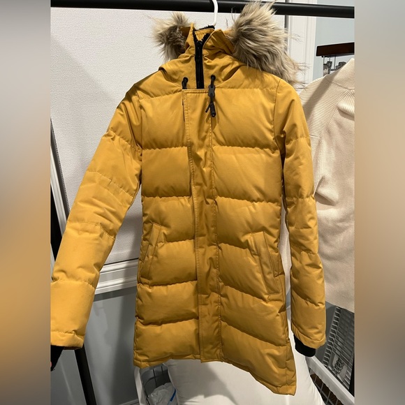 Aritzia TNA St. Anton Parka (TNA The Powder Parka) in Caito Gold, Size XXS - Picture 1 of 8